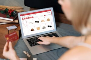 Platforma e-commerce – jak wybrać rozwiązanie dopasowane do skali sprzedaży?