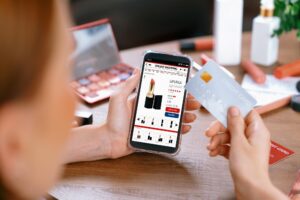 Checkout mobile – jak projektować koszyk i płatności dla użytkowników smartfonów?