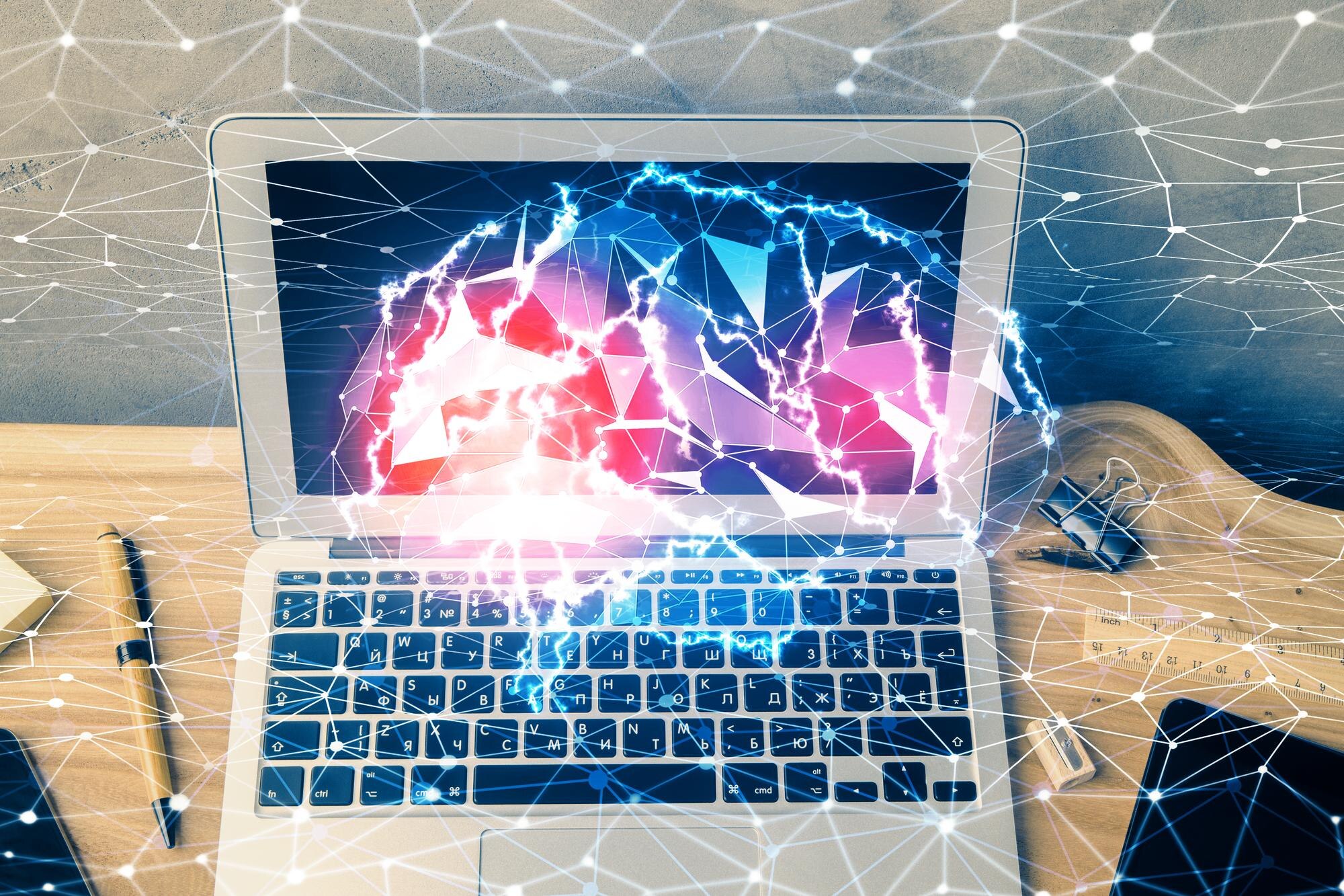 Wielokrotna ekspozycja przestrzeni roboczej za pomocą komputera i hologramu ludzkiego mózgu Koncepcja burzy mózgów