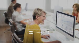 Analityk internetowy – praca, kompetencje i ścieżka rozwoju zawodowego