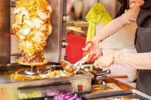 Własny kebab – zarobki, koszty produkcji i jak zwiększyć marżę