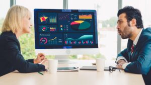 Google Analytics z CRM – jak weryfikować dane i łączyć źródła informacji?