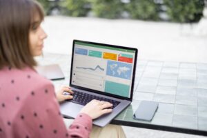 Google UTM – jak oznaczać kampanie, aby raporty były czytelne?