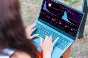 Migracja do GA4 – jak przejść z Universal Analytics bez utraty danych?