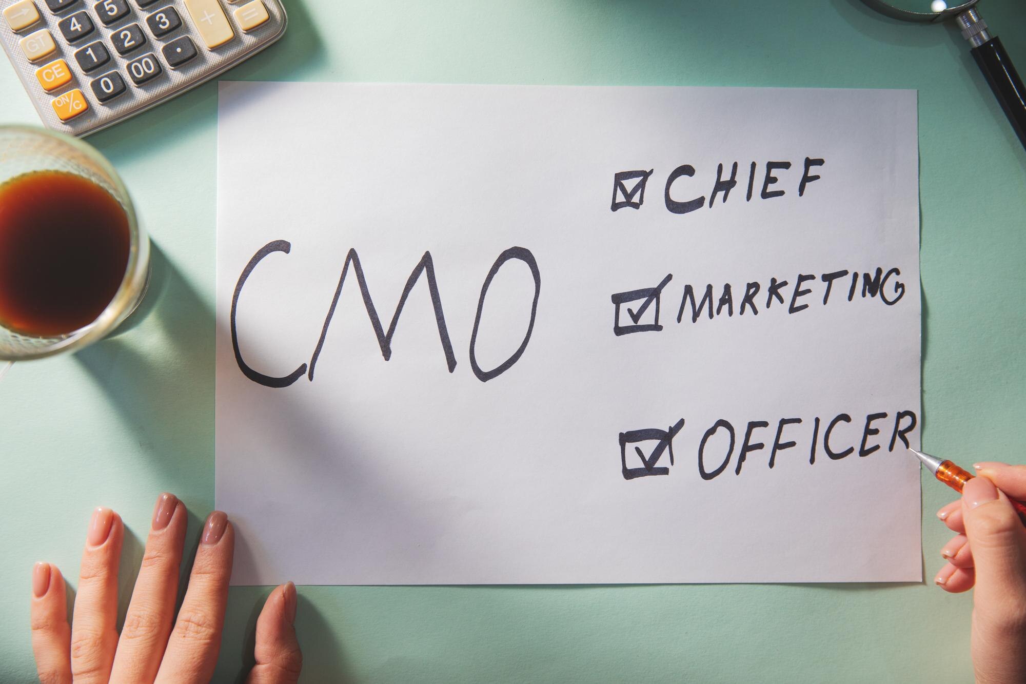 Akronim CMO Chief Marketing Officer (główny dyrektor ds. marketingu)
