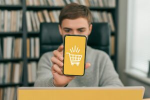 Mobile commerce – jak zakupy mobilne zmieniają sprzedaż online?