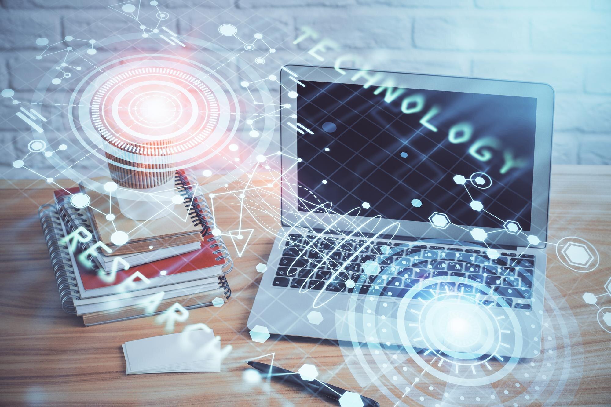 Rysunek na temat technologii i tabela z komputerem Podwójna ekspozycja Koncepcja informacji